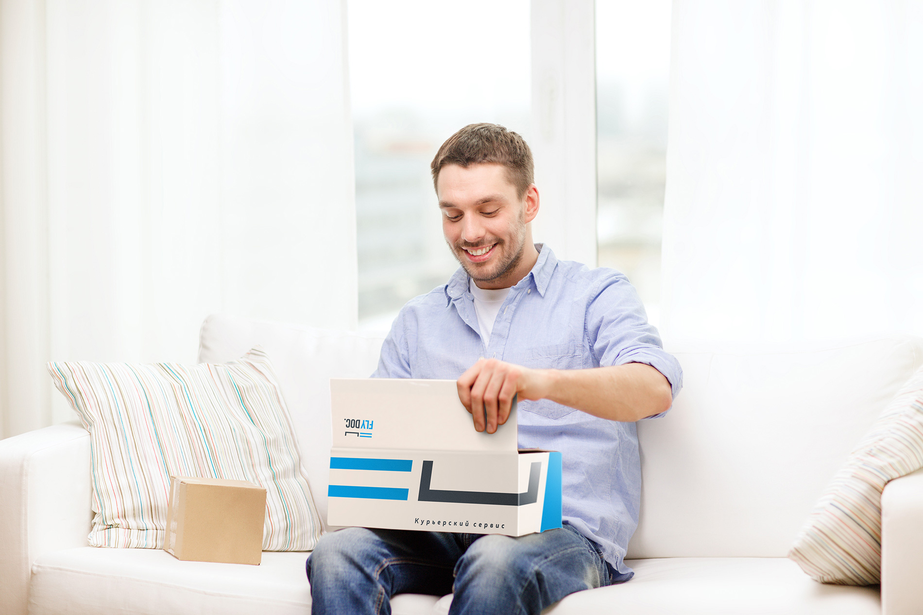 оформление коробки для доставки компании Flydoc